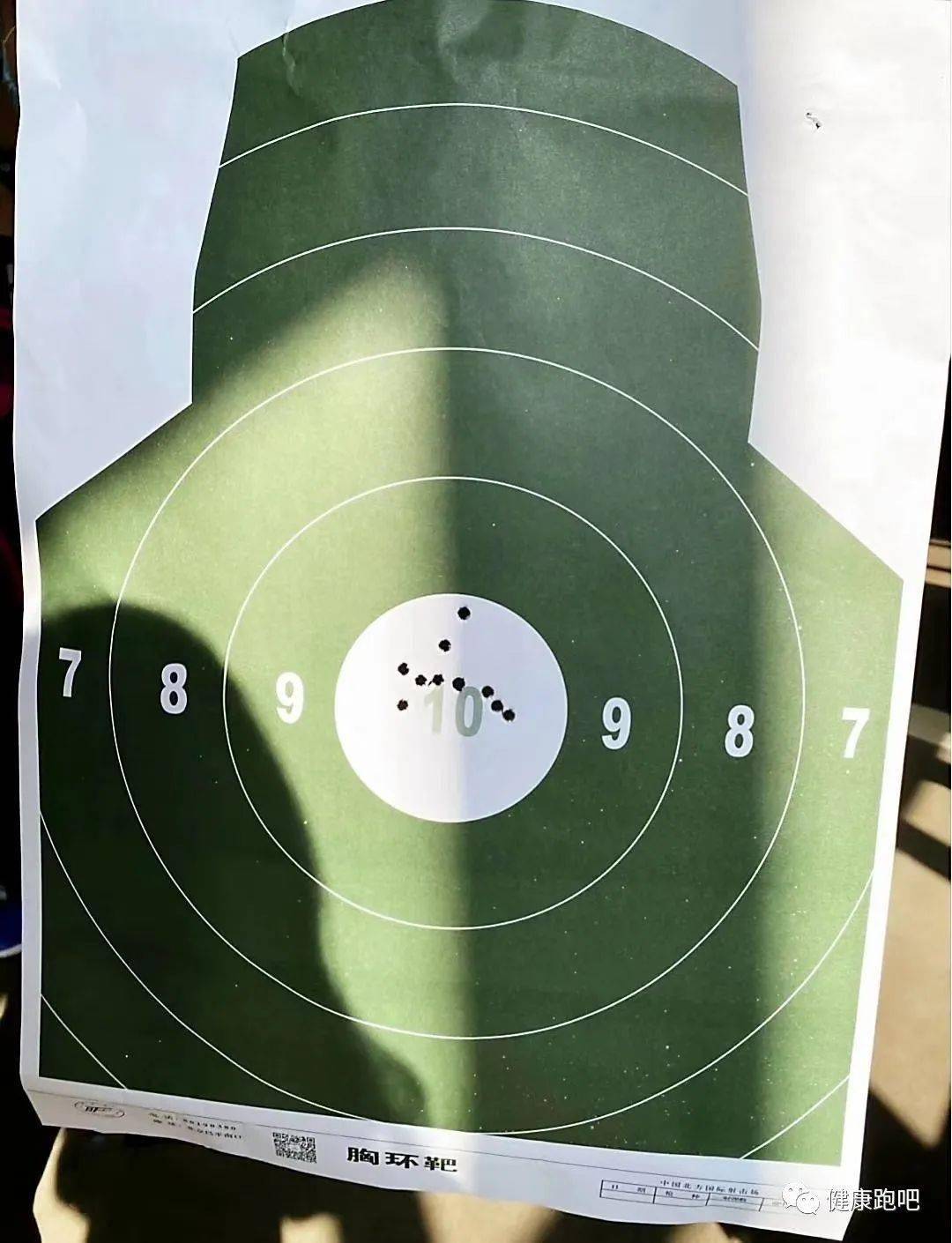 惊呆了跑马拉松的警花不单是美最最最关键的是