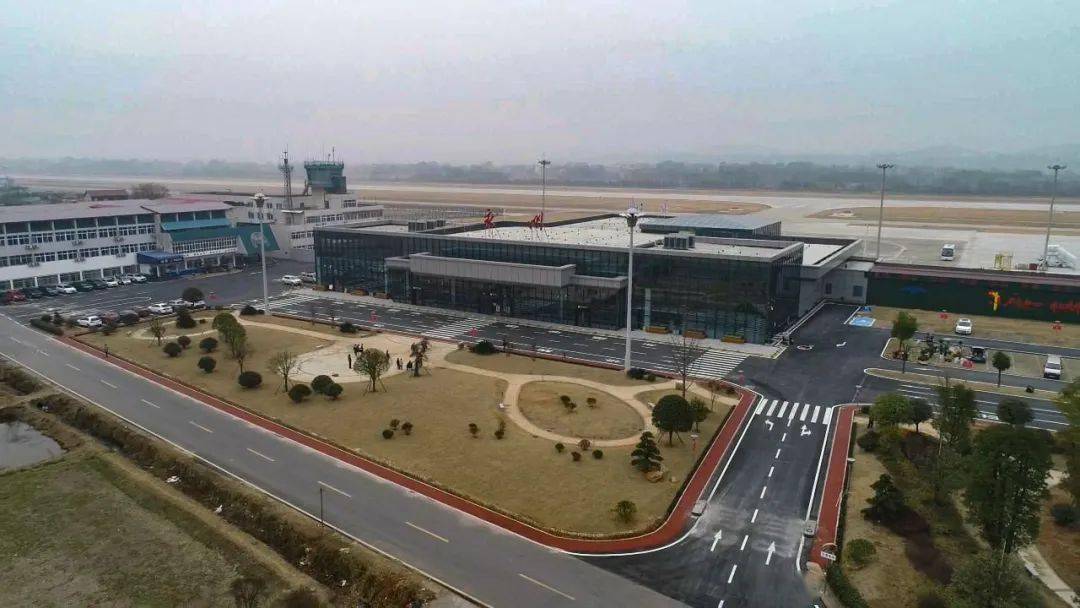 根据永州零陵机场复航计划,首架航班于2021年1月31日落地永州零陵机场