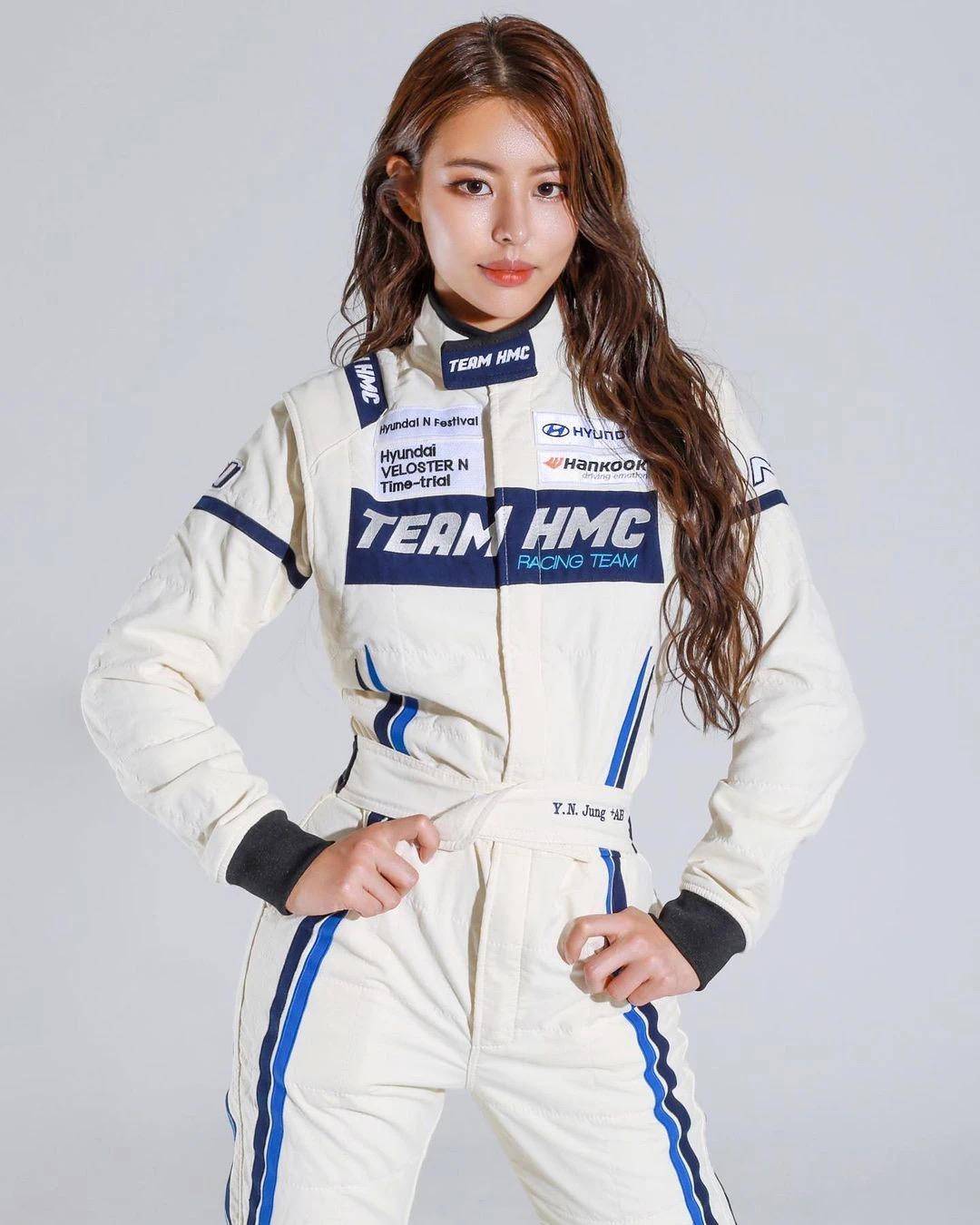 23岁韩国美女是身材出众的模特还是酷帅赛车手堪称人间尤物