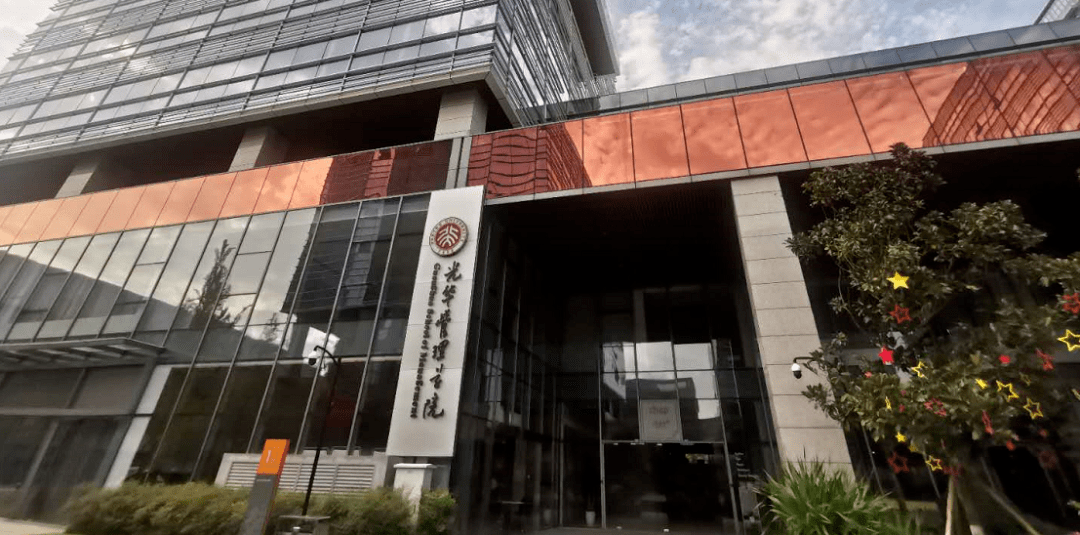 2015年3月17日四川天府新区成都管委会与北京大学光华管理学院签署