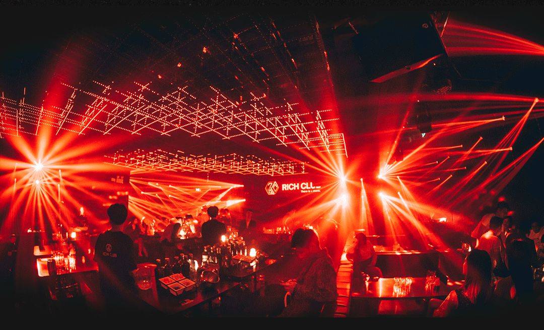 刚开不久的rich club,为繁华的奥永广场注入了新鲜血液,打造了全新