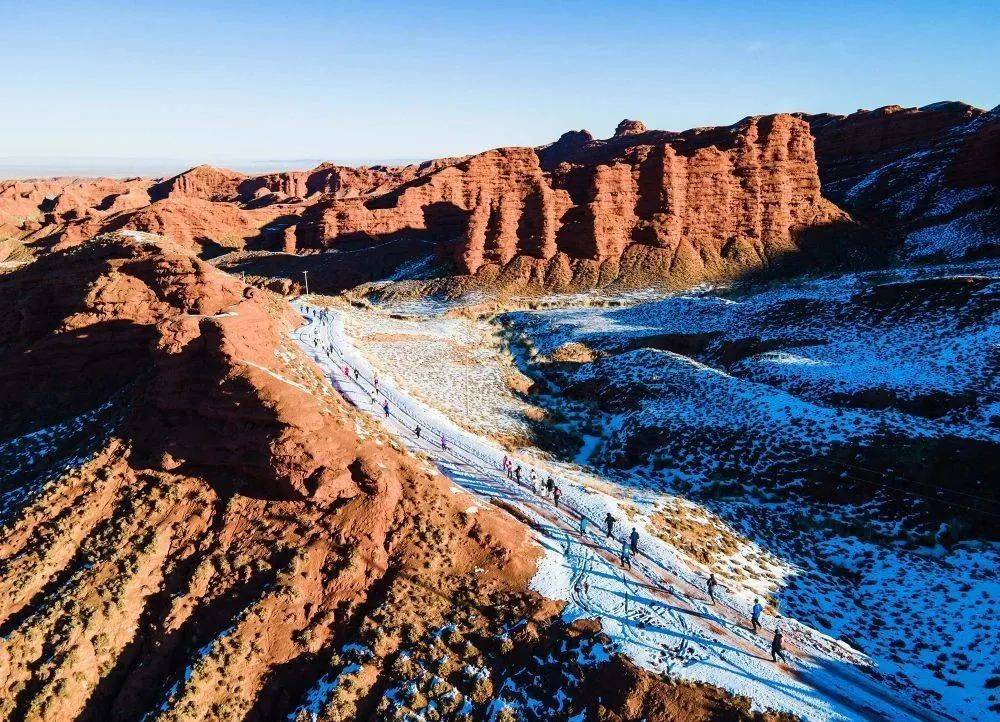 冬季徒步登山应守好安全线