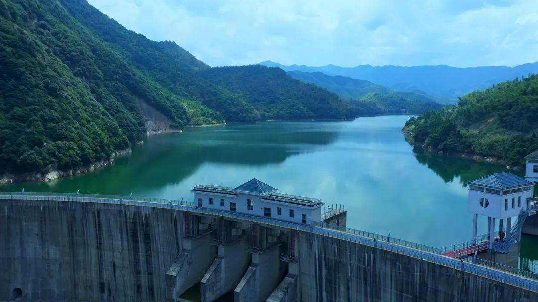 湿地范围从袁河金子桥段起,沿河道而上,经山口岩水库至新泉市上洪家源