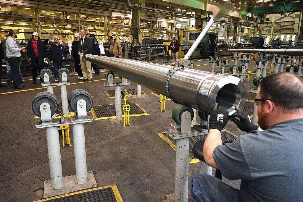 最先进的径向精锻机进厂全球就两台