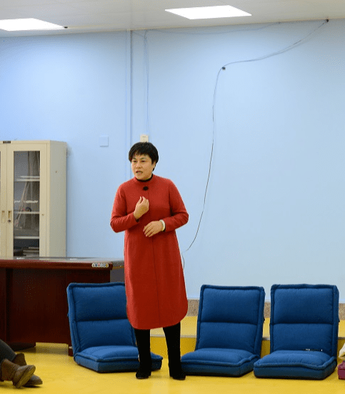 "自我探索团体心理辅导工作坊"由刘琼珍教授带领的30位教师参加了美体