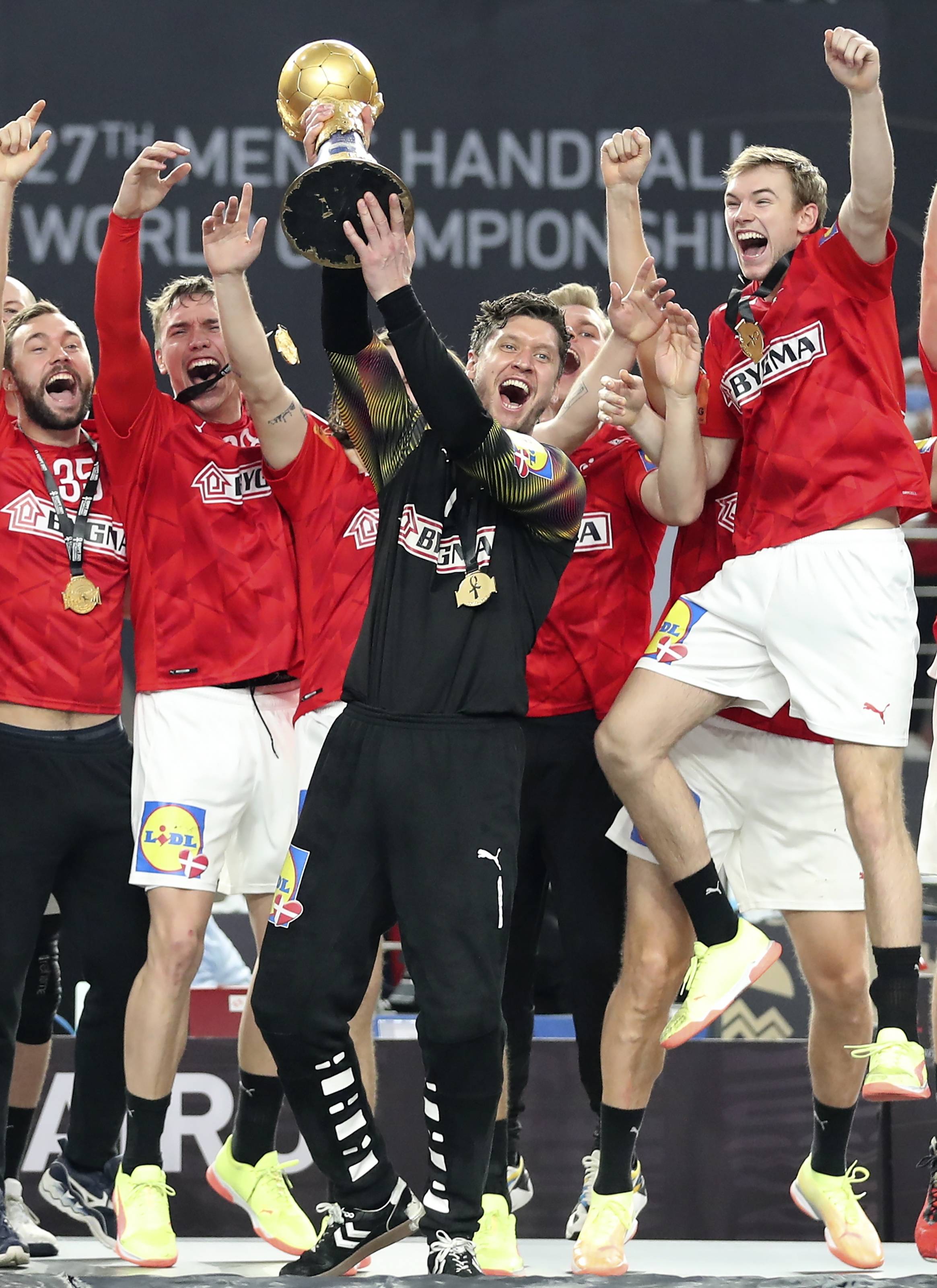 手球男子世锦赛丹麦队夺冠