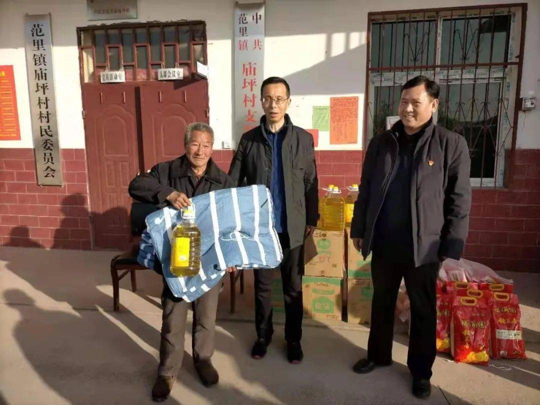 怎么又来了",看见手拿米,油走进院子的三门峡市政法委常务副书记李灵