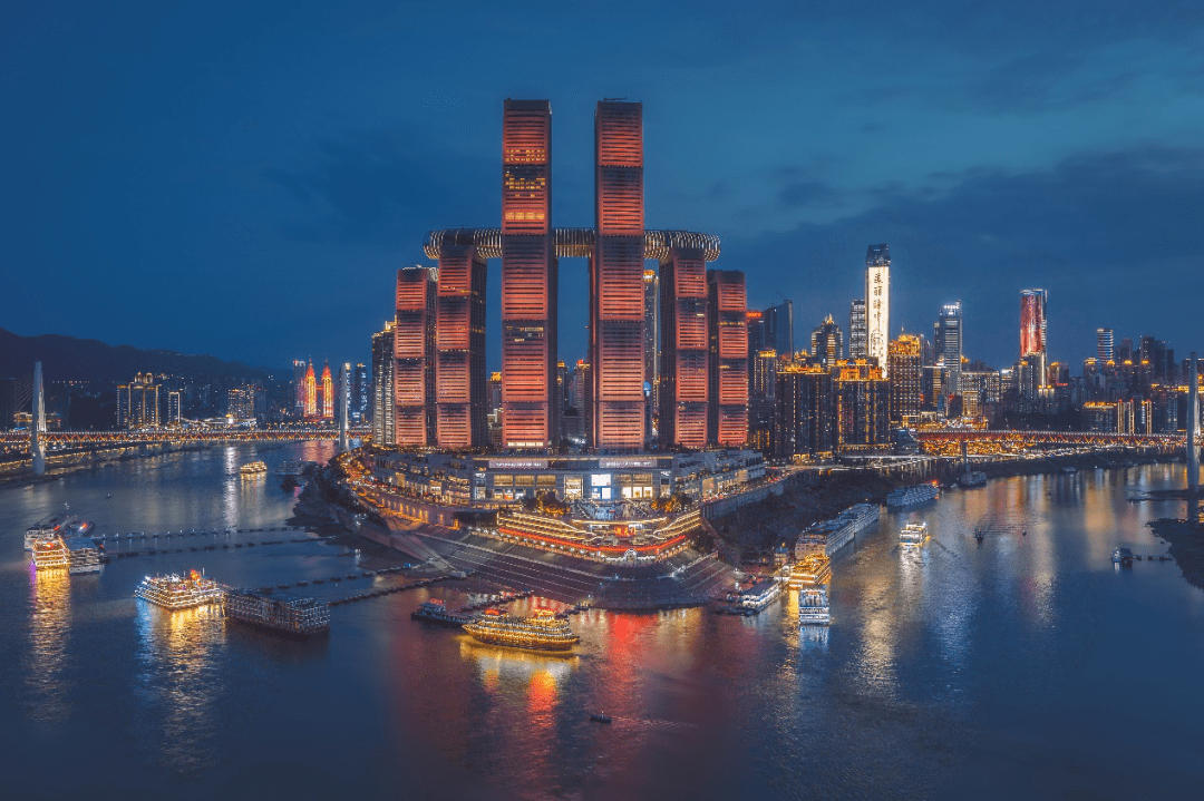 【光影·渝中】陈浩然:重庆,繁华之外还有温度和故事._城市