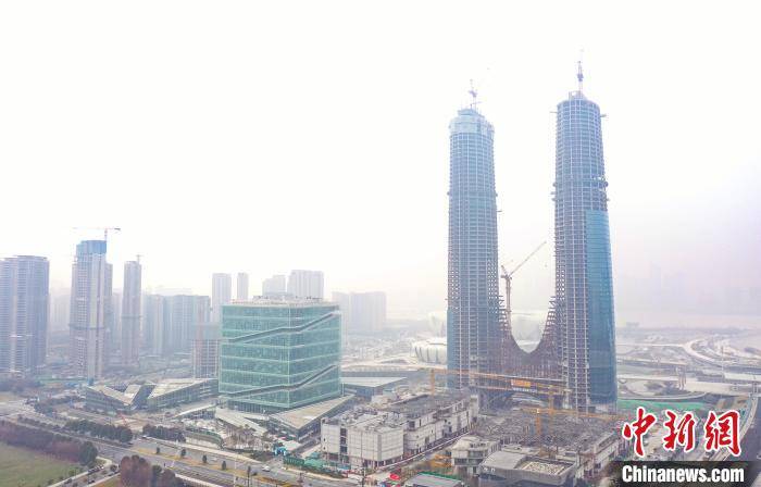 浙江杭州在建第一高楼结顶