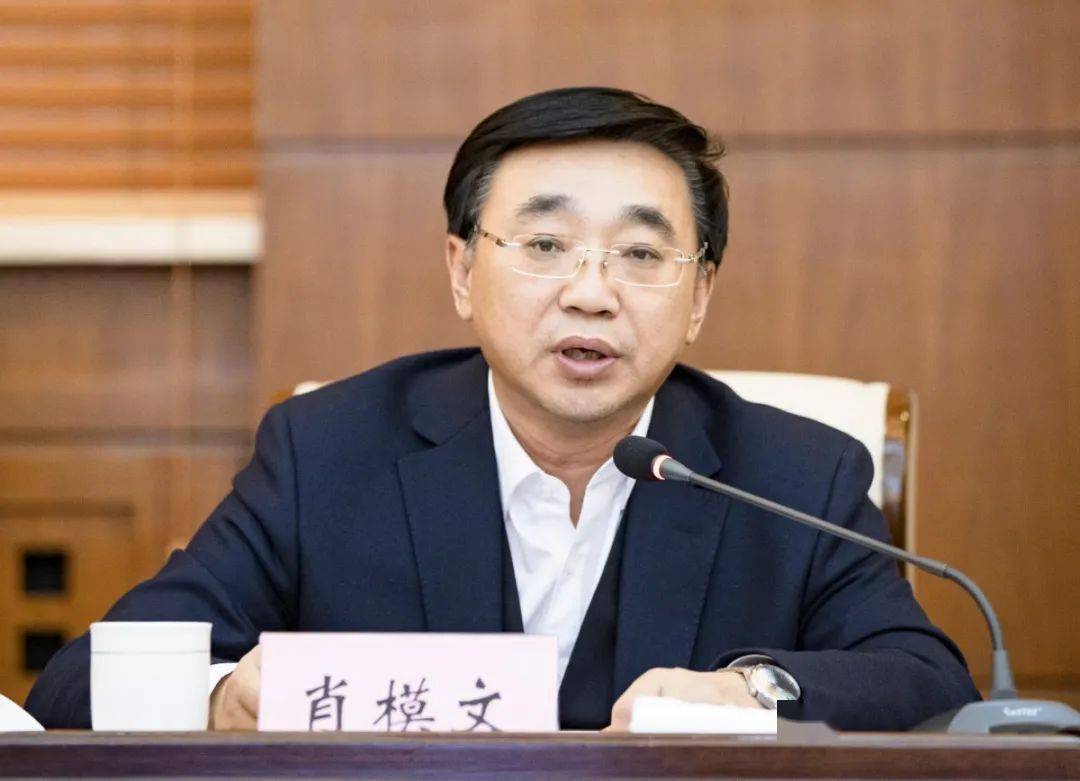 省民政厅厅长肖模文宣读韩俊省长对民政工作的批示并讲话,副厅长相瑛