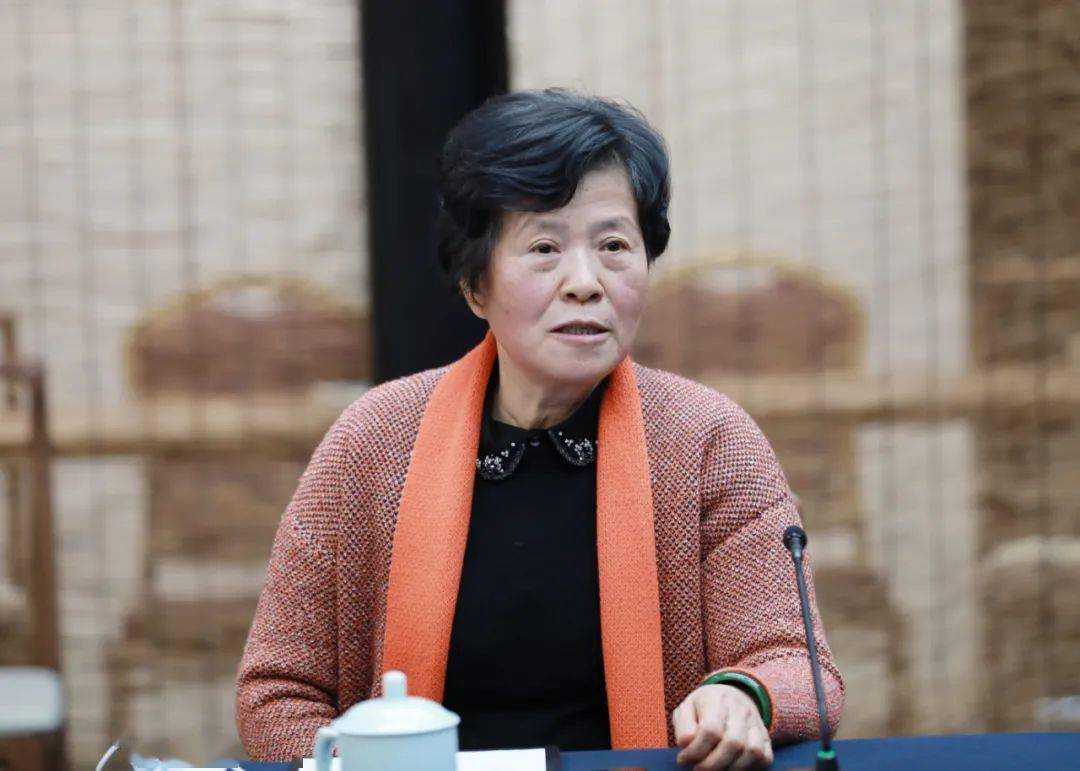 浙商总会创会副会长冯亚丽要求,省外浙江商会除了服务当地浙企之外,也