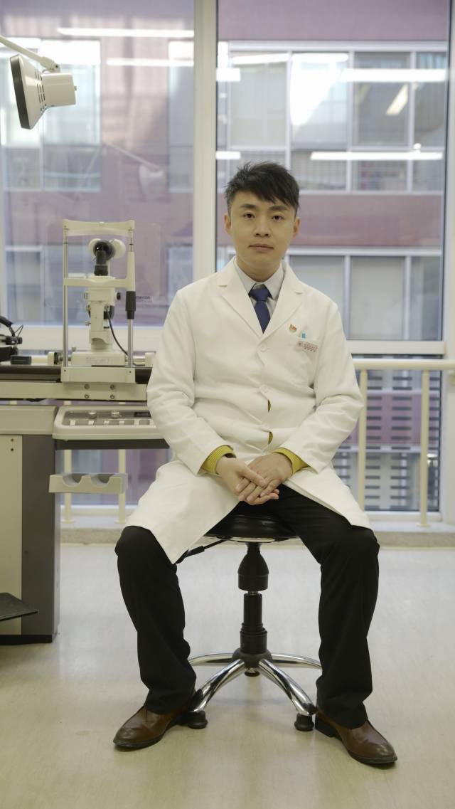 医者陶勇归来:经历至暗时刻一年后,患者的乐观坚强支持着我_盲童