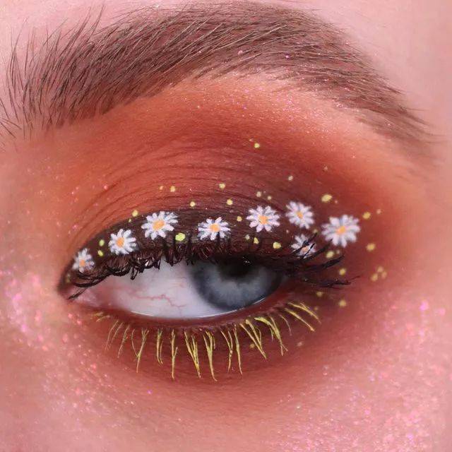 收藏在眼睛上画花