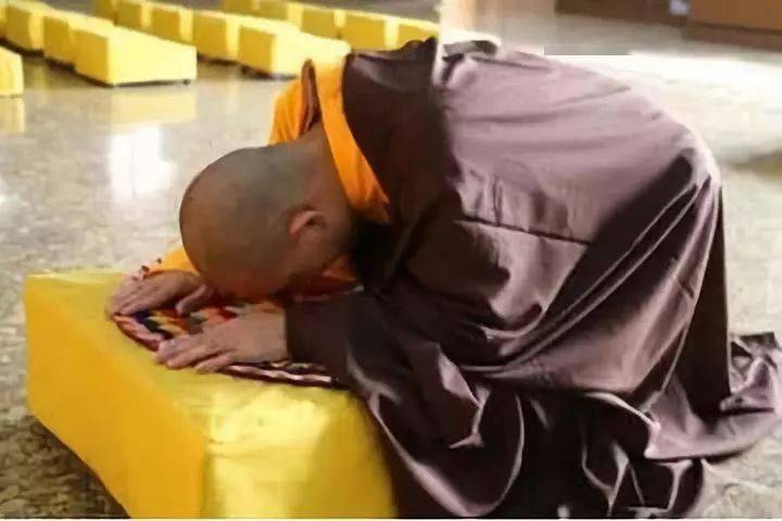 佛教磕大头正确姿势图片