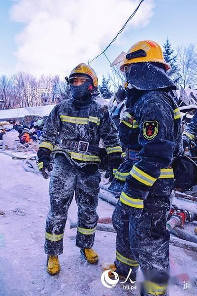 34℃!黑河消防指战员披上"冰铠甲"