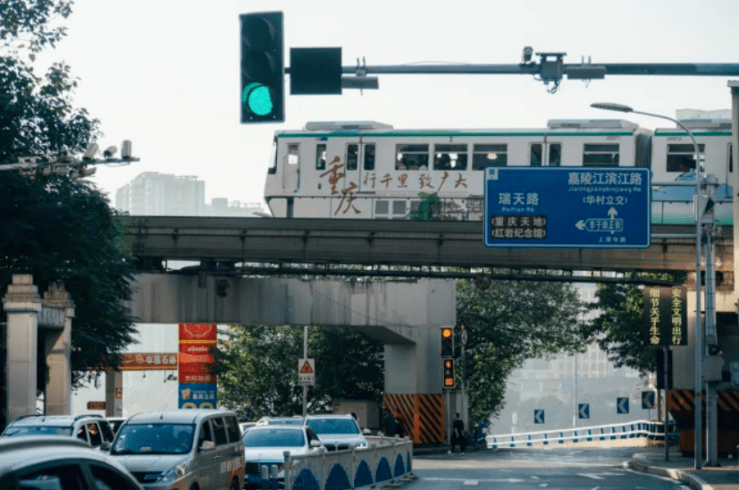 图源 | 上清寺街道而今,又是新的十年.