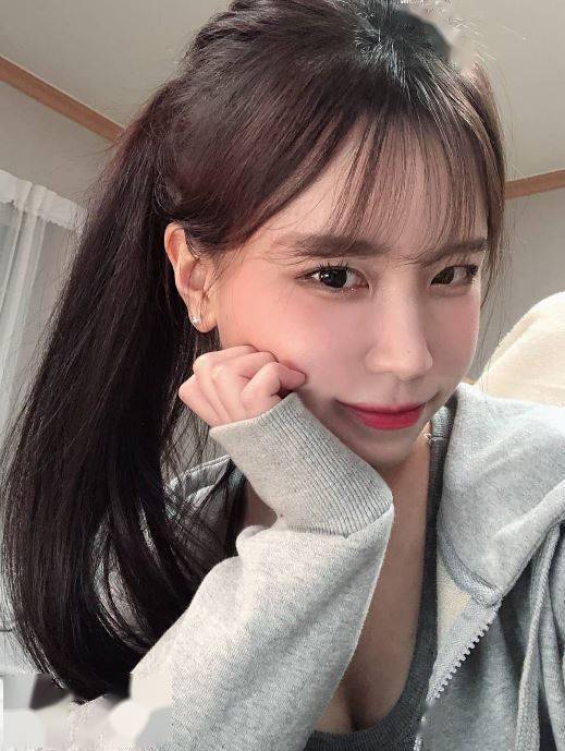 twitch美女主播 eada17bdef934e658ba2def893d6a440.jpeg