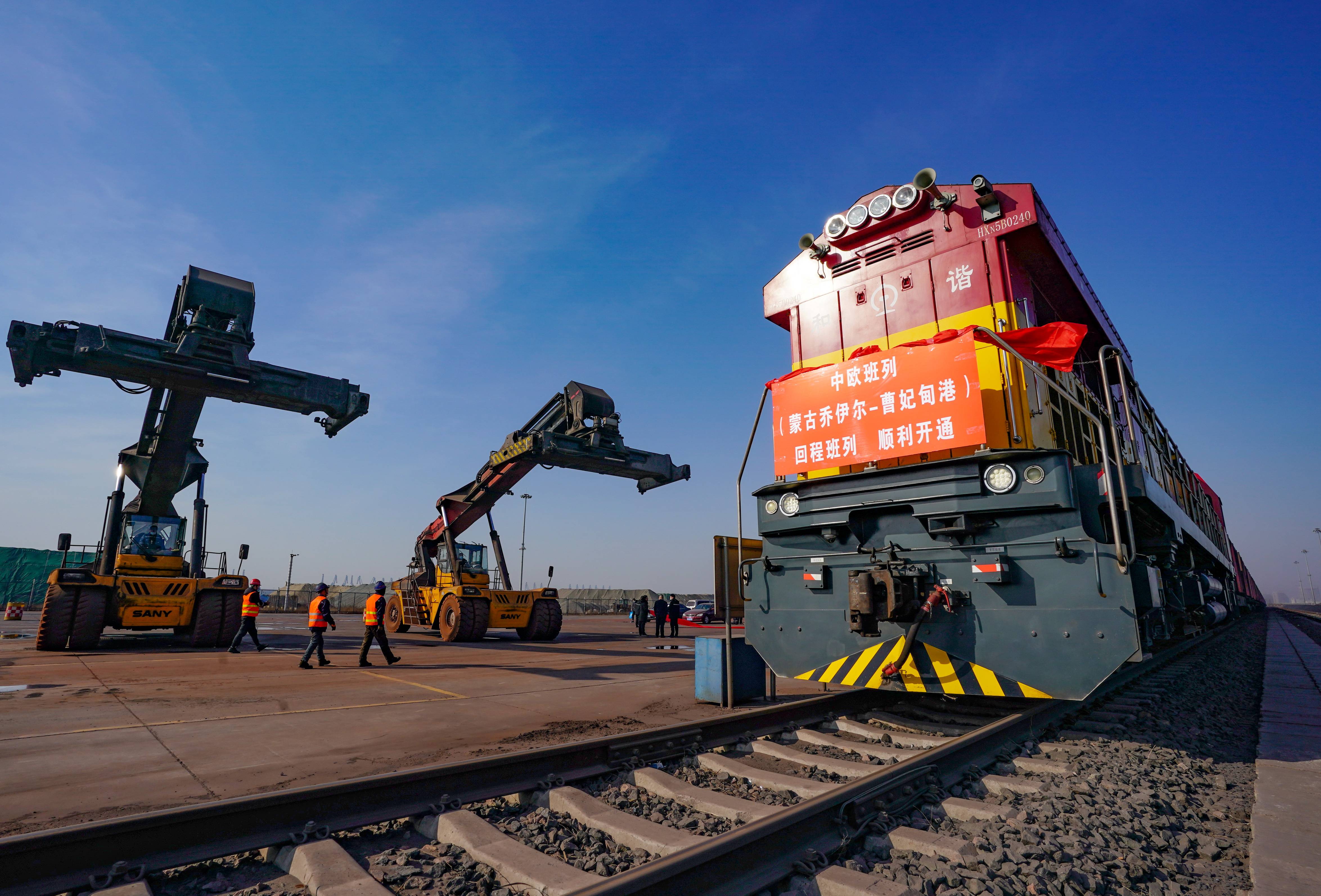 中蒙煤炭集装箱国际班列抵达河北曹妃甸