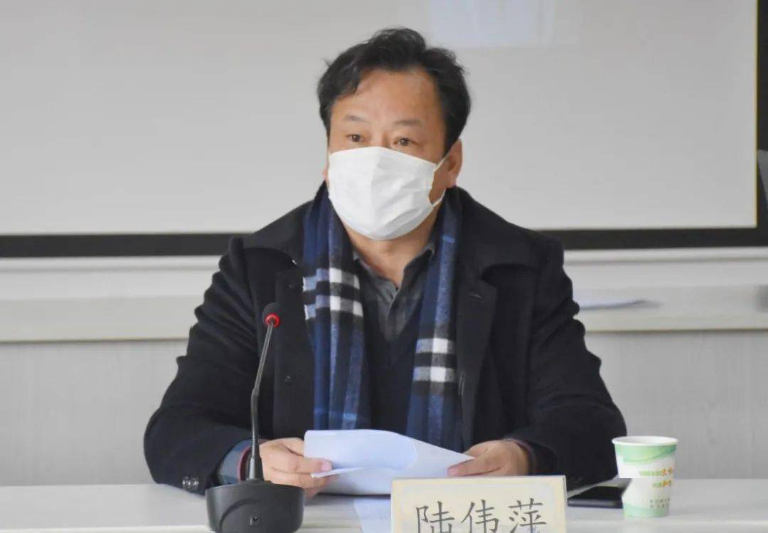 镇党委副书记陆伟萍出席并讲话,他强调:● 要以完善应急预案为着力点