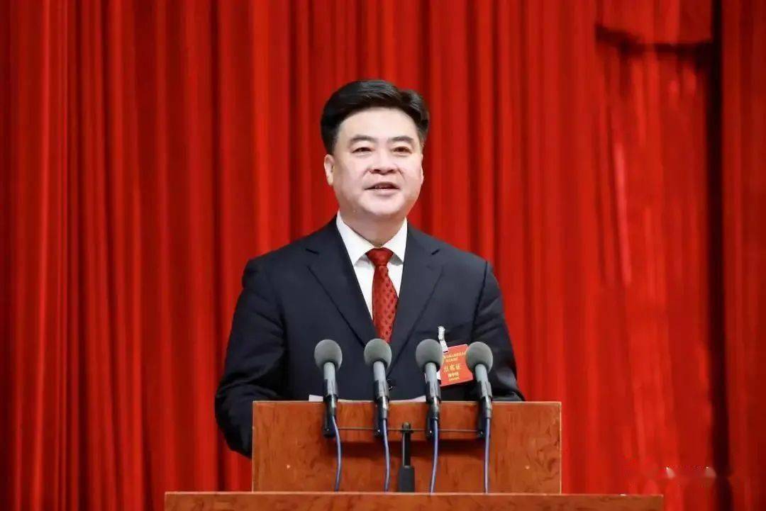 何中伟市长代表舟山市人民政府向大会作政府工作报告,回顾了"十三五"