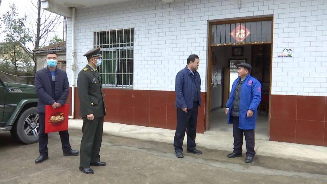 2月1日上午,副县长,县公安局局长桑祥庆,县人武部部长牛孝印,县退役