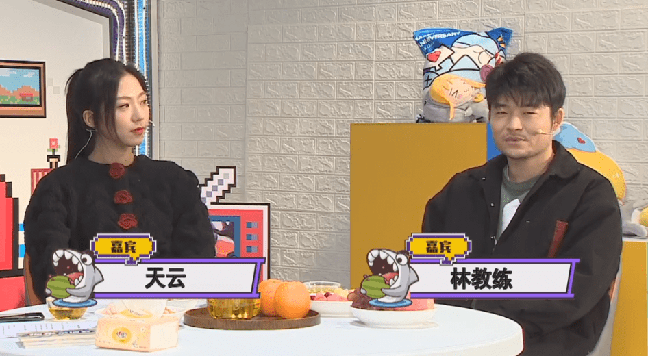 斗鱼拖米茶话会大仙喝下不明液体表情痛苦