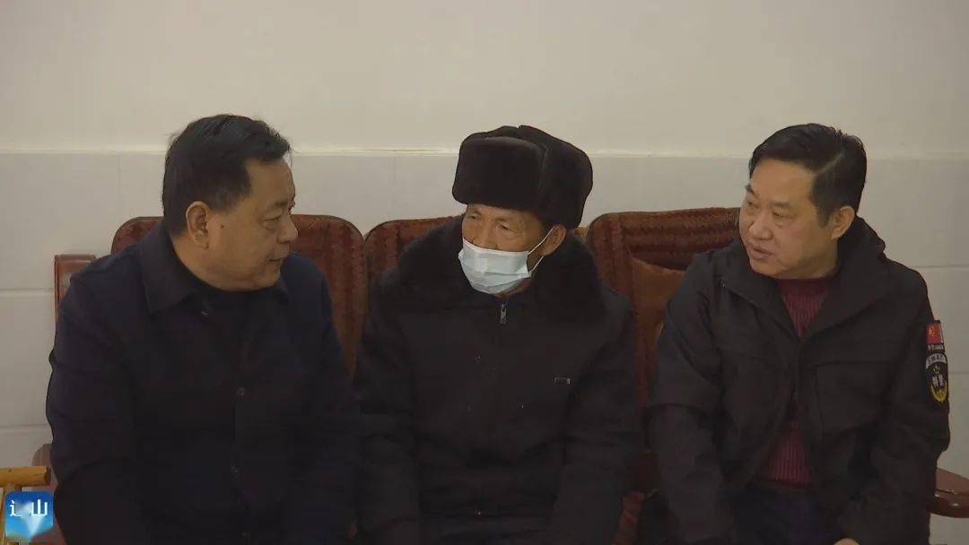 县领导走访慰问现役通山籍将军家属