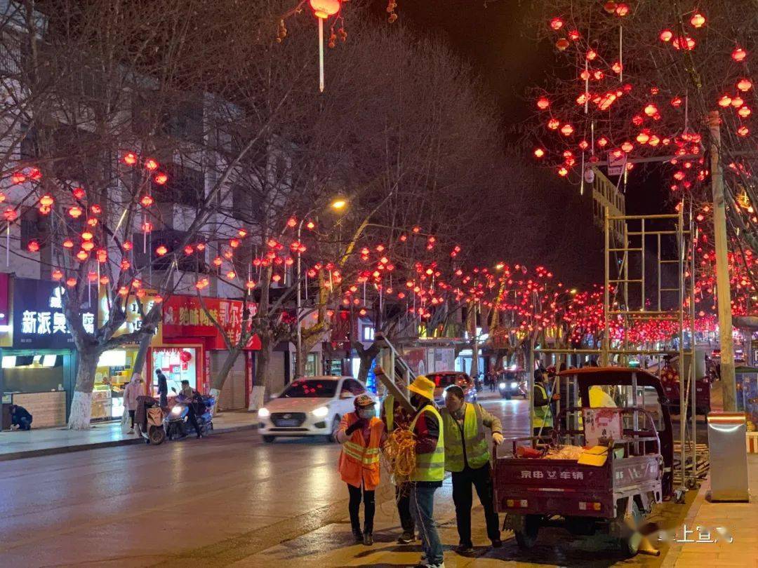 宣威街头挂起了红灯笼!_市民