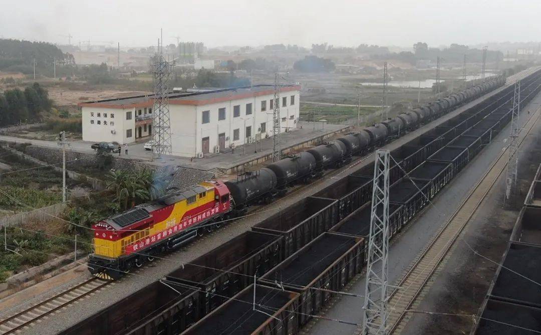 您的年货正在配送中,请注意查收!_铁路专用线