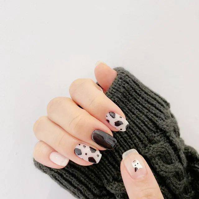 就是牛年美甲最应景的款式了~最近风靡全网的奶牛纹美牛年降至,奶牛纹