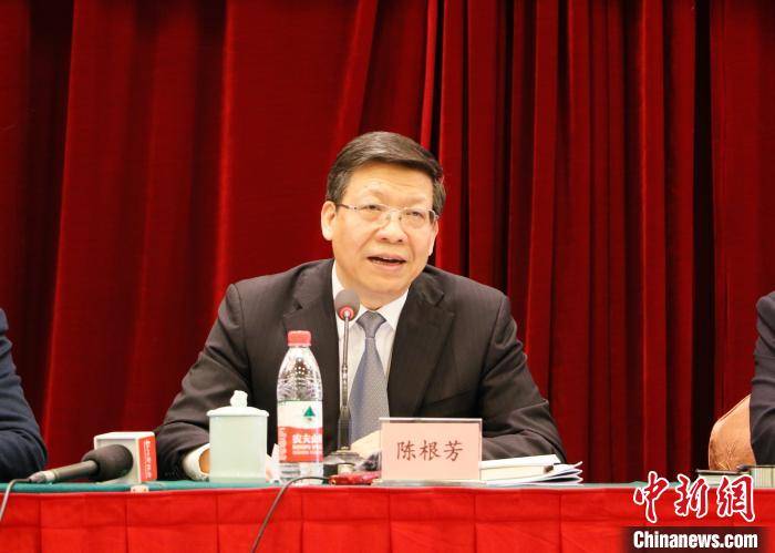 浙江省教育厅党委书记,厅长陈根芳. 童笑雨 摄