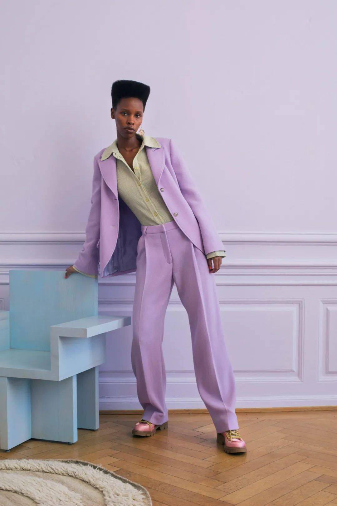 2021即将出圈的4个色彩趋势,打造焕然一新的穿搭风格!_冰沙色