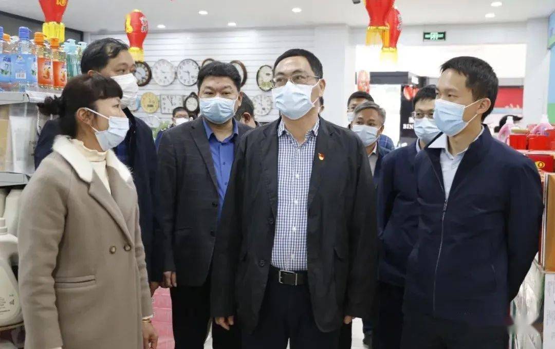 黄键鹏一行先后前往东海岸冷链监管仓,新生活购物广场,西埔社区卫生
