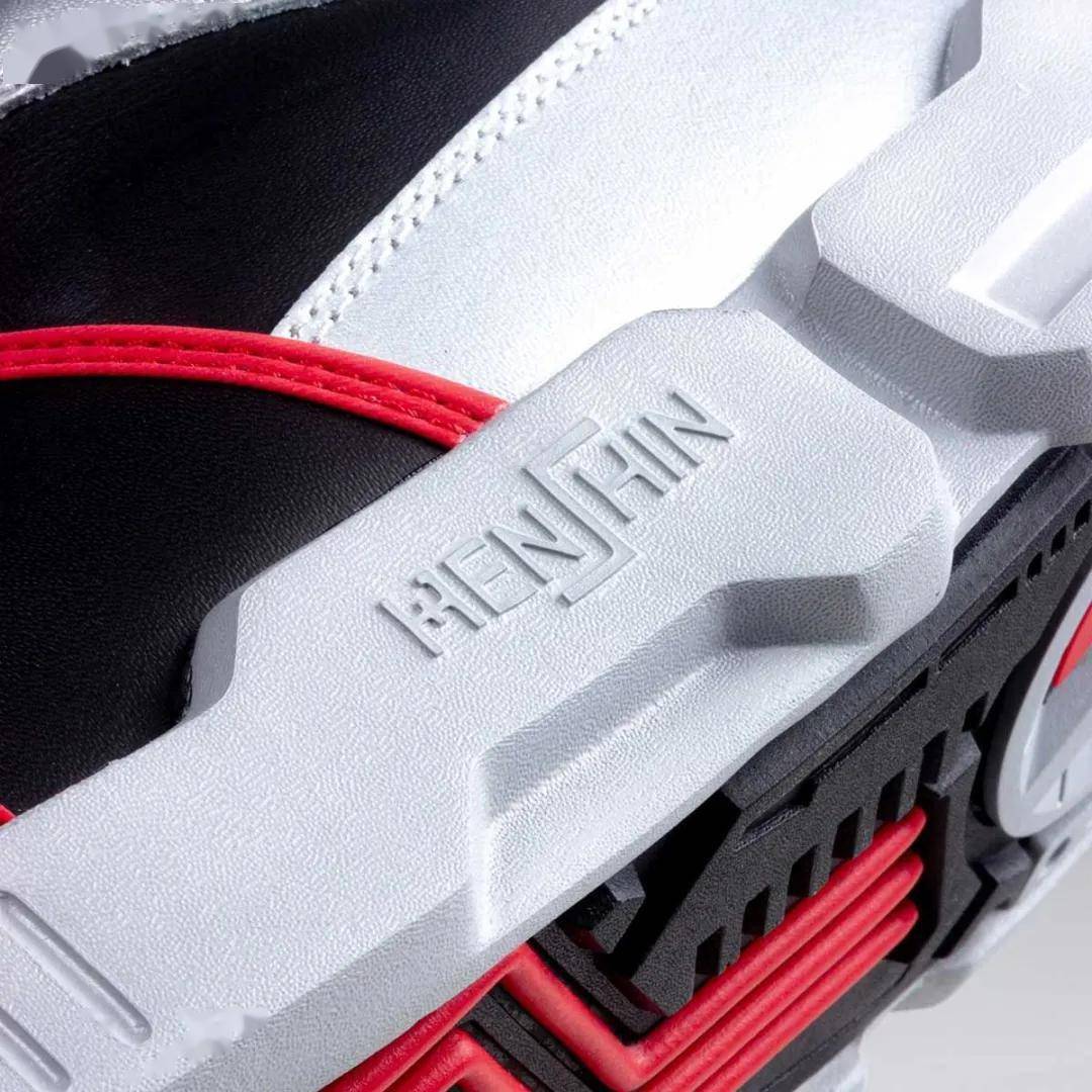 万万没想到万代居然出假面骑士的运动鞋了