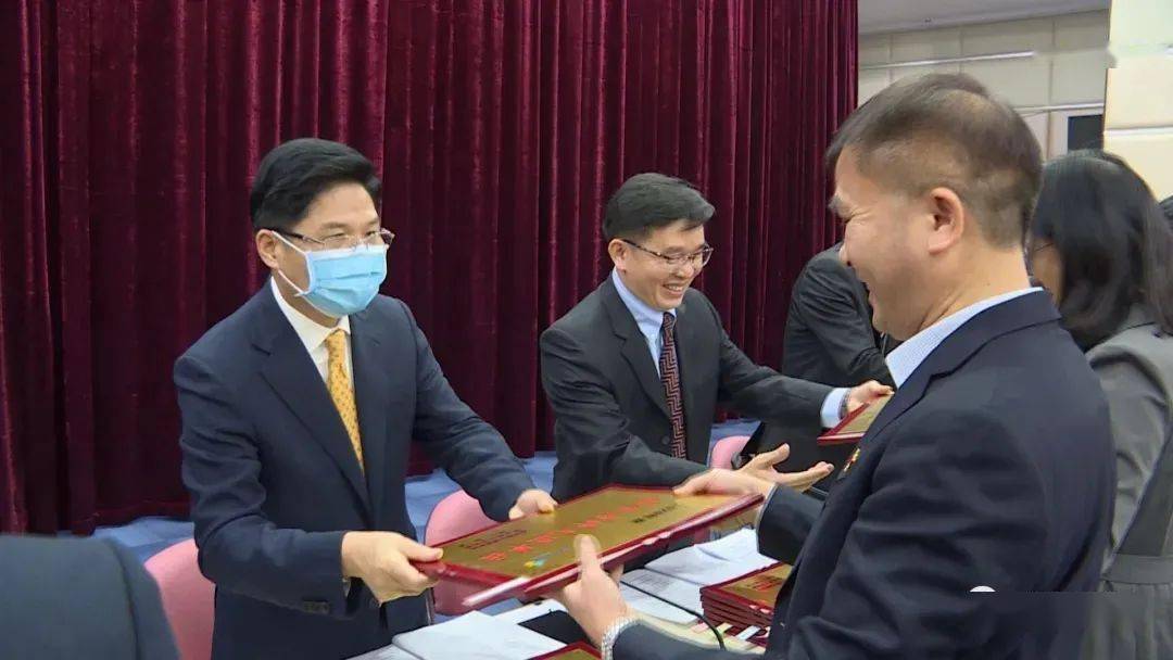 疫情期间经济总量排名_疫情期间中美经济图片(3)