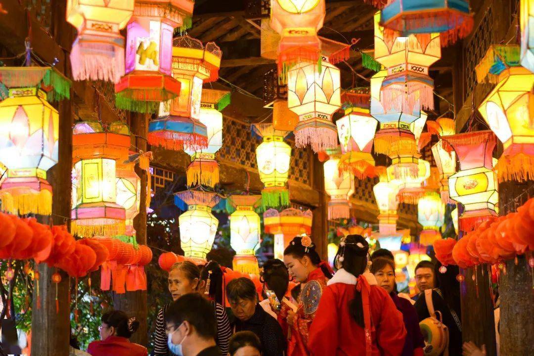 来打卡山城灯会颜值爆表