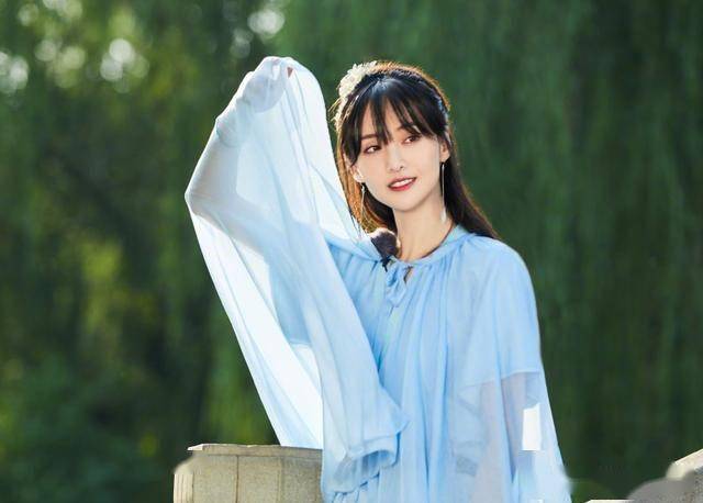 蓝色古装男 673408d724b847de84c49f373993a173.jpeg