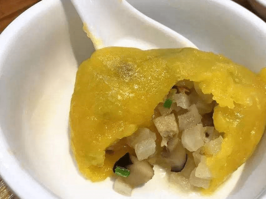 地瓜包又称番粉圆,地瓜包算是刻在玉环人灵魂里的食物,你不一定喜欢吃