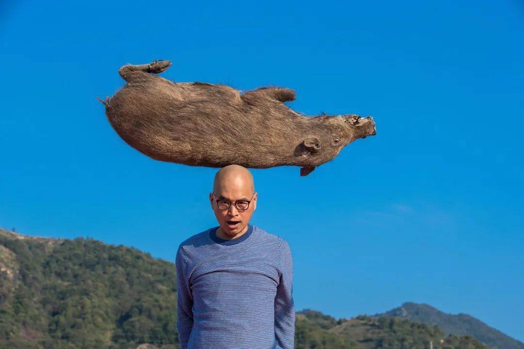 疫情封城后他每天发一张诡异自拍让全国人民喘口气