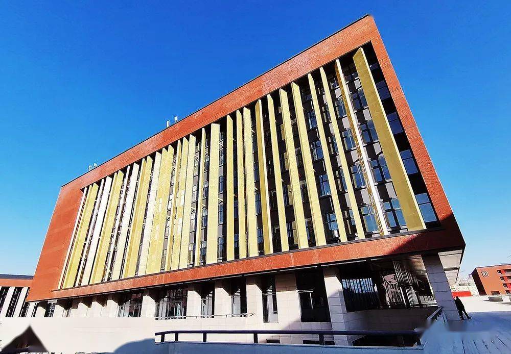 平凉一中新校区完成搬迁内外景大曝光