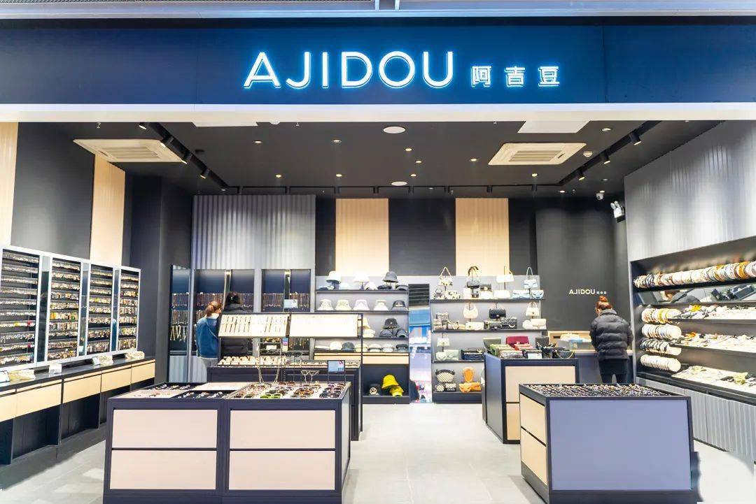 萱子配饰也深谙25—40岁轻熟女群体的喜好;在启路,可以一如既往的收获