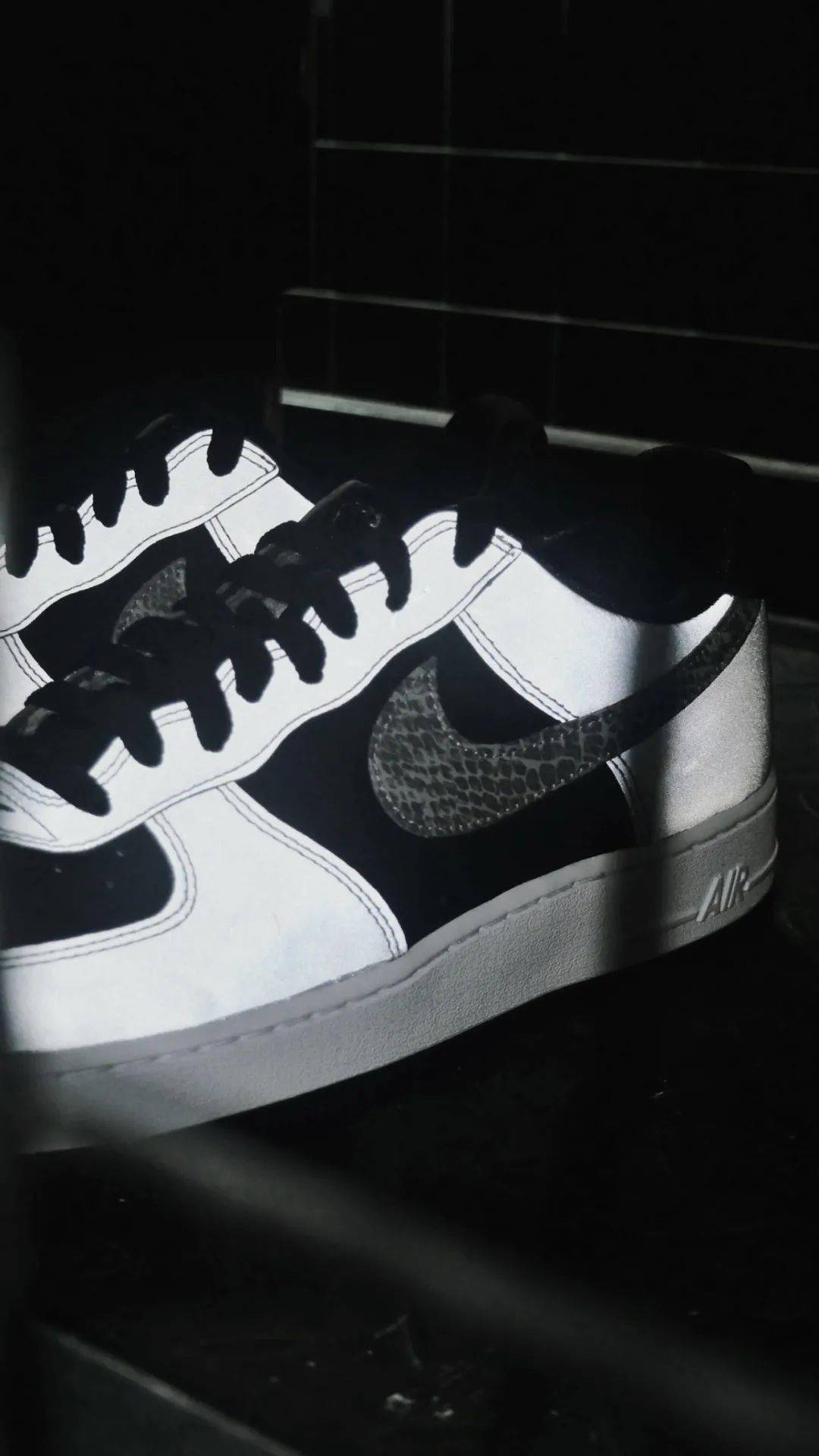 反光银蛇nikeairforce1bsilversnakesoar新品预览