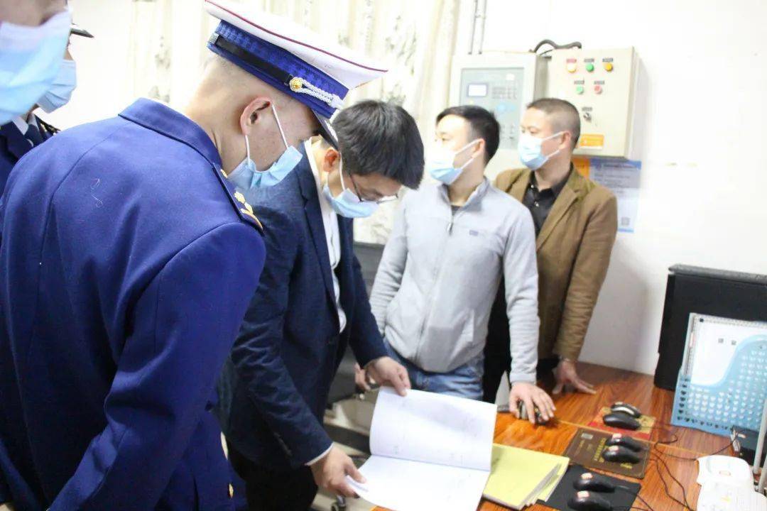 刘文丙副县长带队开展春节前消防安全"夜查"行动 助