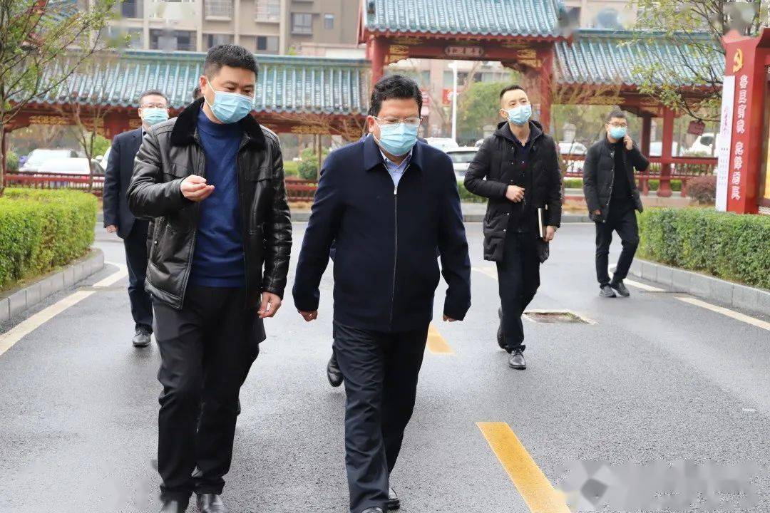 2月9日上午,在春节即将来临之际,县委副书记,县长王飞来到余庆县中医