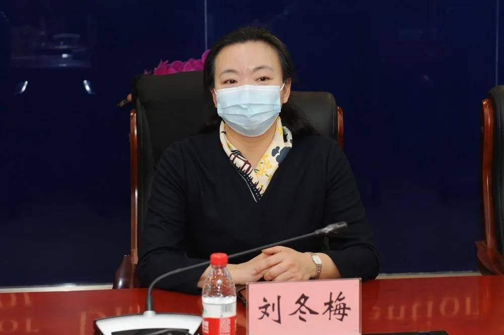 刘冬梅介绍了国家人社部专业技术人员管理司主要职责,特别是联系服务