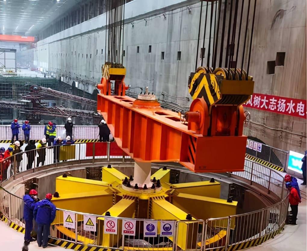 丰宁抽水蓄能电站1号机组定子吊装成功