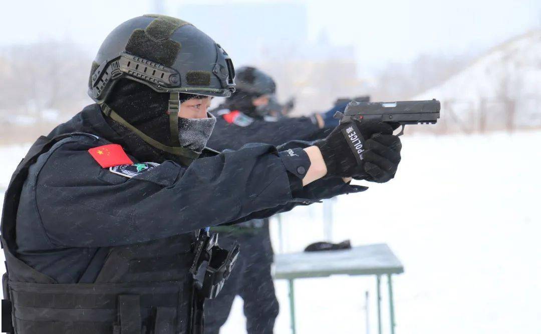 震撼直击巴尔虎突击队极寒训练