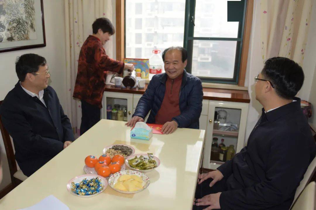 新春将至,今天上午,天宁区领导许小波,张凯奇,沈永红一行走访慰问部分