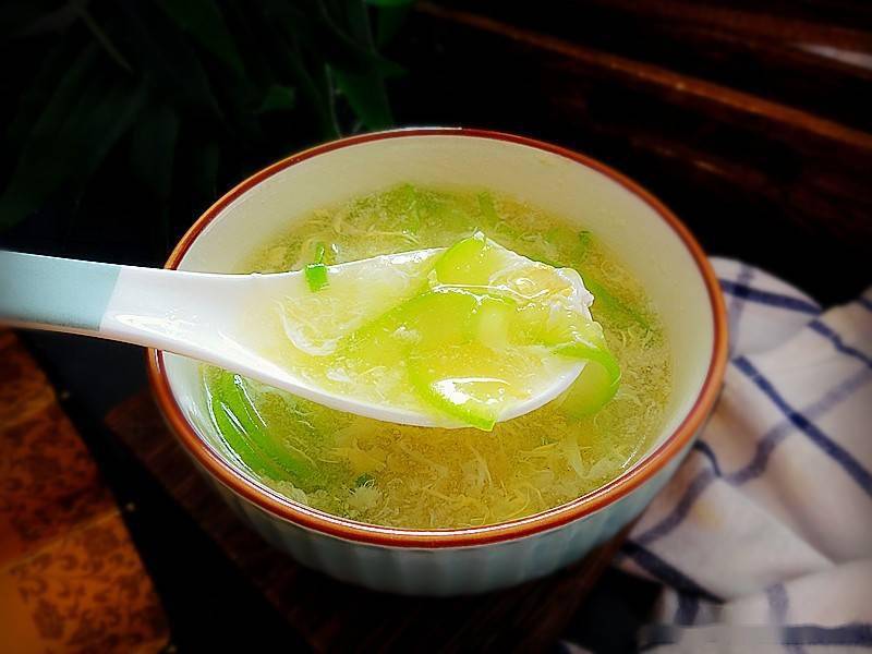 角瓜别再炒了这么做汤清香开胃好喝又补水最适合春天