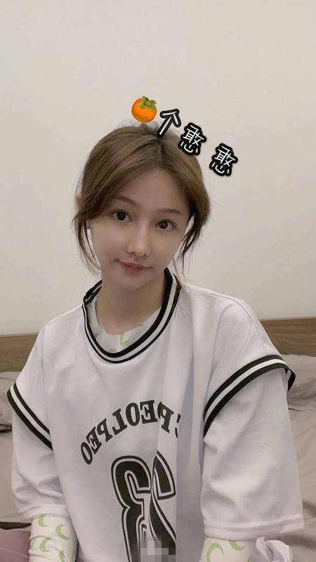 英雄联盟:miss时隔多年重返官方活动,粉碎吃鸡主播的质疑